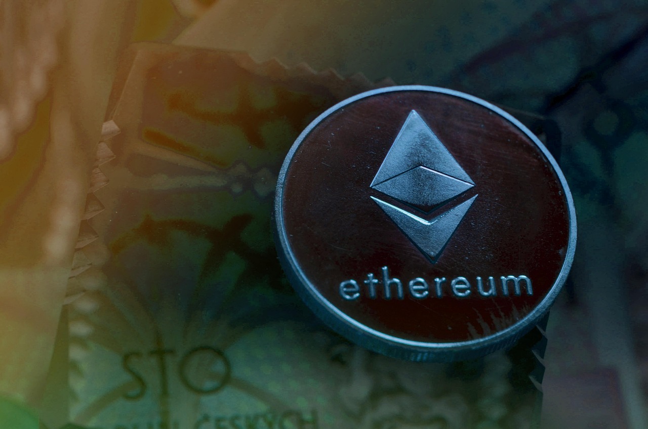 余弦：Hyperliquid上50倍杠杆巨鲸再以452万USDC做多ETH！爆仓价1391美元